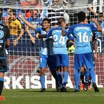 El centrocampista uruguayo del Málaga Gonzalo 'Chory' Castro (2i) celebra con sus compañeros su gol marcado ante el Deportivo