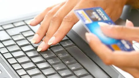 Obtenían la numeración de las tarjetas de crédito y débito vulnerando los sistemas de seguridad de comercios electrónicos o comprando los datos ilegales a terceros