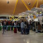 Imagen de la T-4 del aeropuerto Adolfo Suárez Madrid-Barajas. (Foto: Rubén Mondelo)