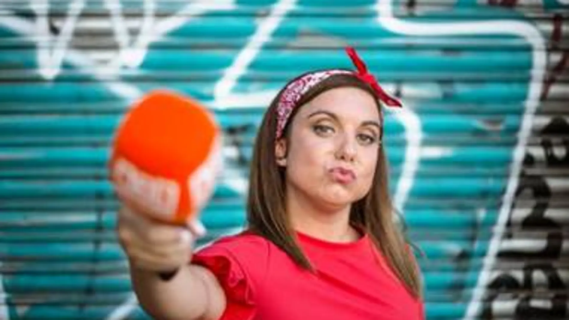 El humor llega a Atreseries con «La chica de las series»