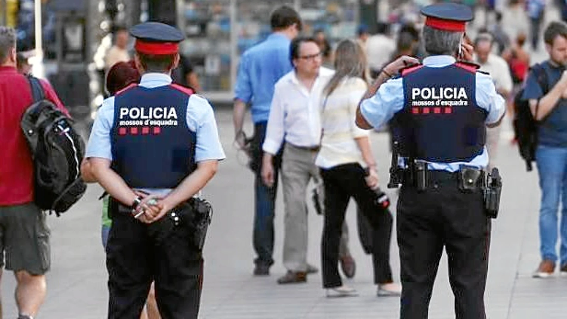 El Ayuntamiento y también la oposición quieren destacar el papel de las fuerzas de seguridad durante los atentados en Cataluña