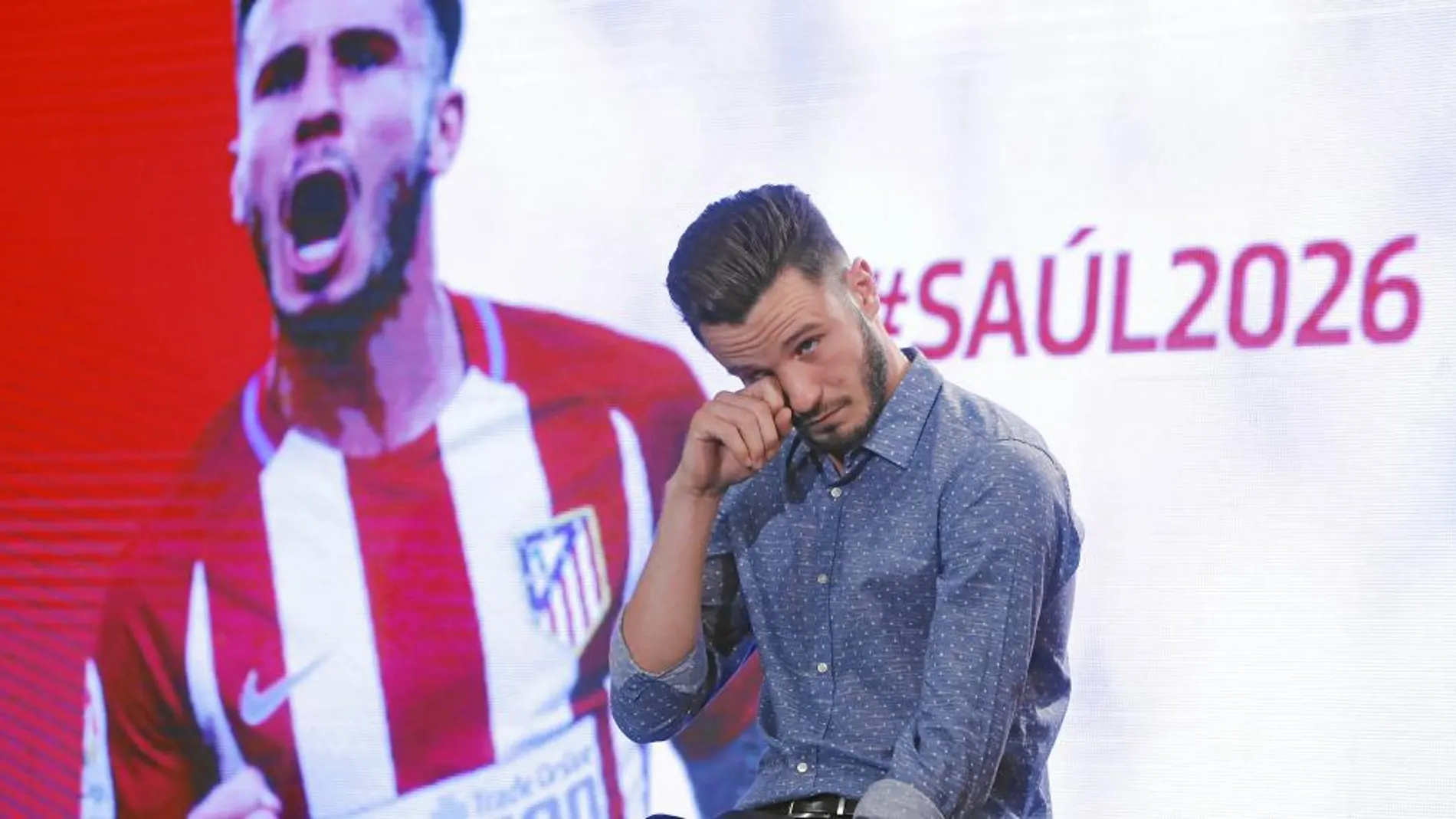 Saúl se emocionó en el acto de su renovación. El canterano estará en el Atlético hasta el año 2026