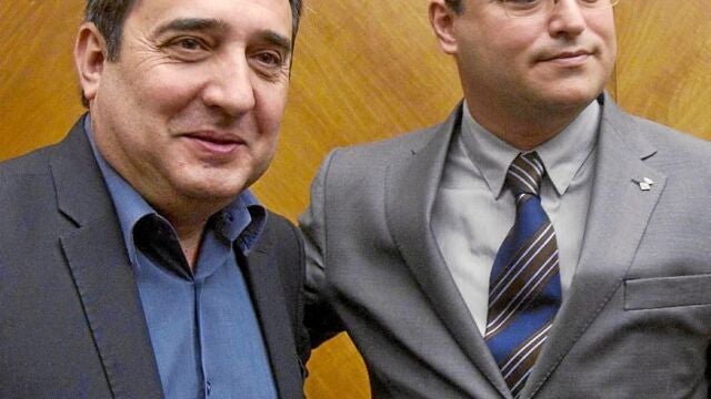 En la imagen, Manuel Bustos con el nuevo alcalde de Sabadell, Joan Carles Sánchez