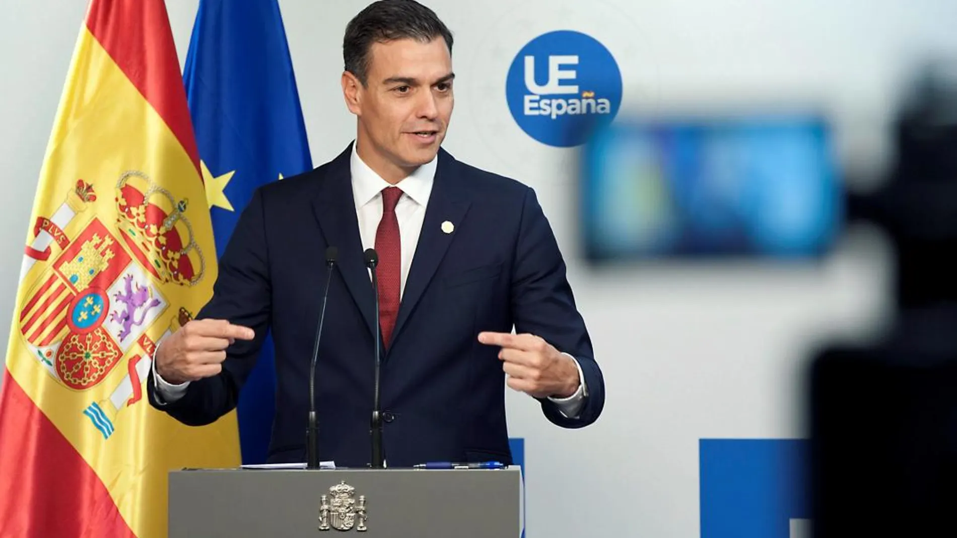 Bruselas avisa a España ante el riesgo de incumplir el déficit