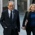 El presidente de la Generalitat, Quim Torra, acompañado por la consellera de Presidencia, Elsa Artadi. Foto: Efe