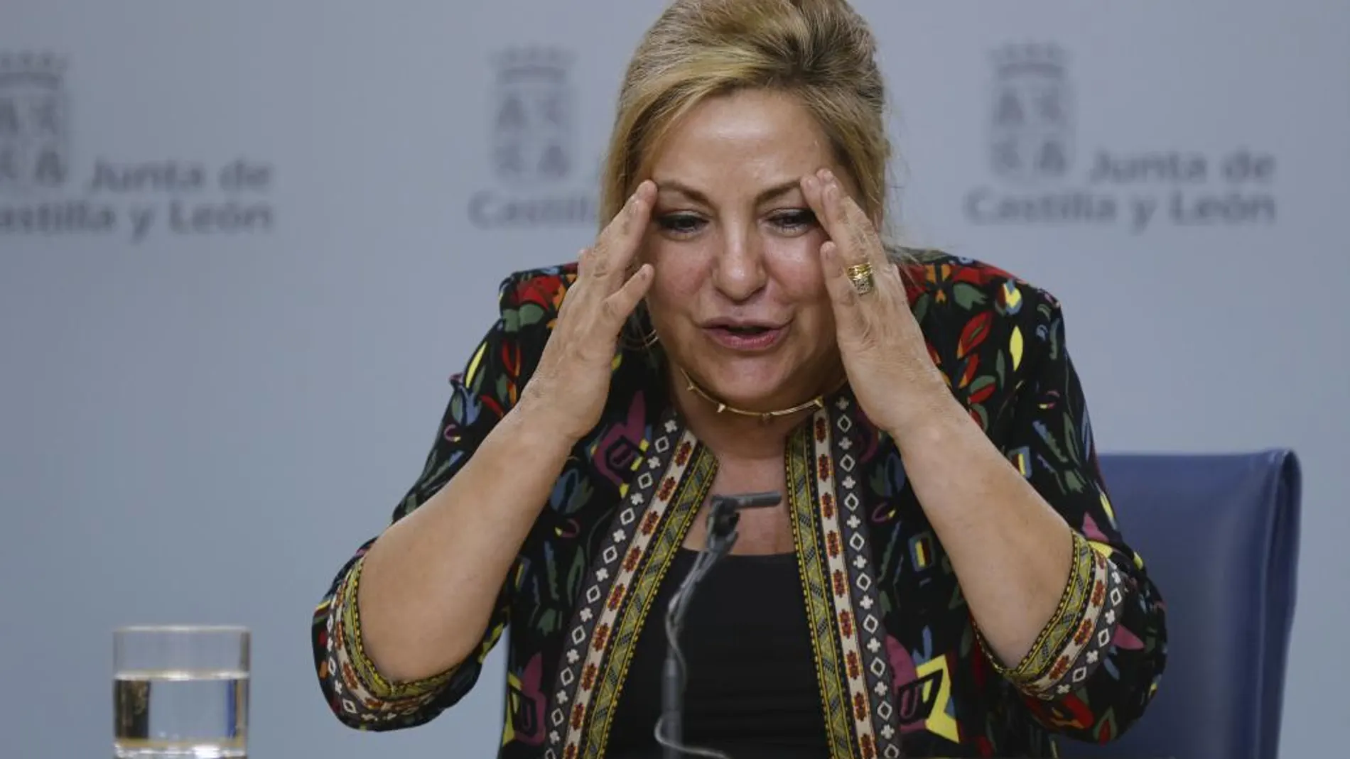 Rosa Valdeón comparece ante los medios de comunicación para dar explicaciones, ayer en Valladolid