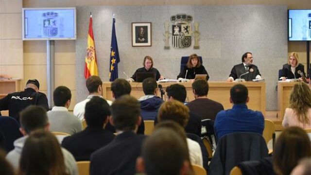 Los acusados en el «caso Alsasua», en una de las sesiones del juicio celebrado en la Audiencia Nacional