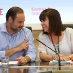 Cristina Narbona y José Luis Ábalos, hoy durante la reunión de la Comisión Permanente