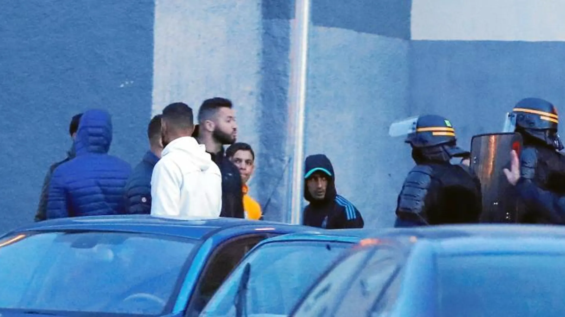 Varios agentes registran la vivienda del terrorista Lakdim, en Carcasona, al sur de Francia