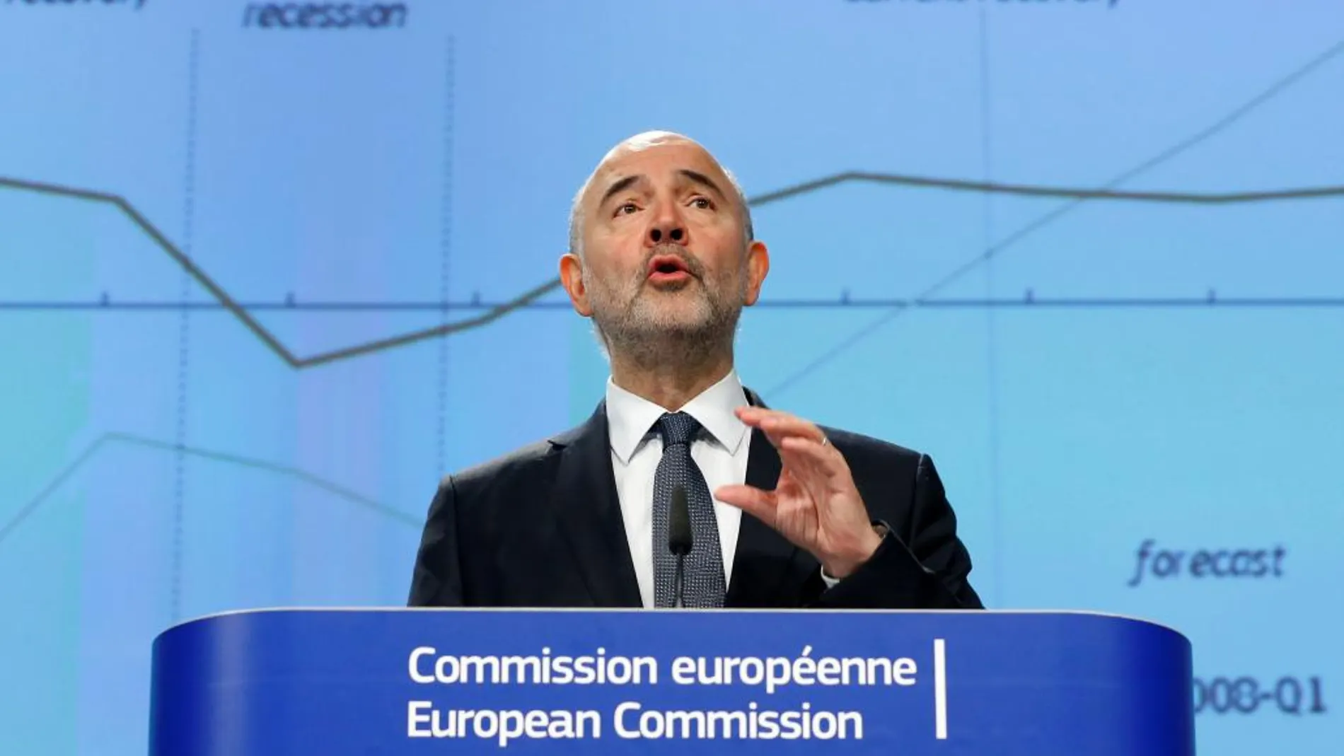 Pierre Moscovici durante la presentación de las previsiones comunitarias