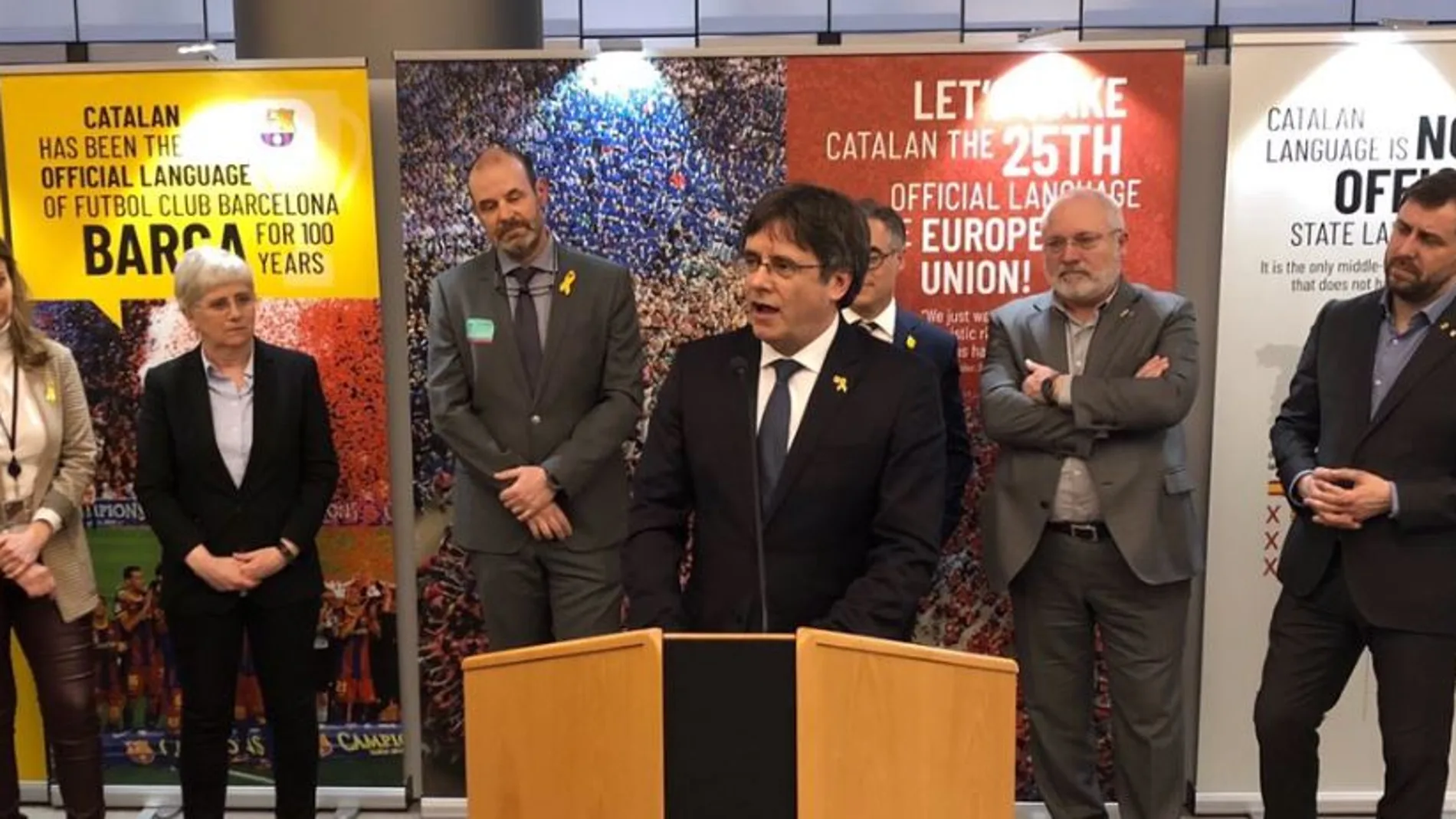 Carles Puigdemont asiste a una exposición sobre la lengua catalana / Twitter: @republicat_cat