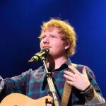 Ed Sheeran durante un concierto