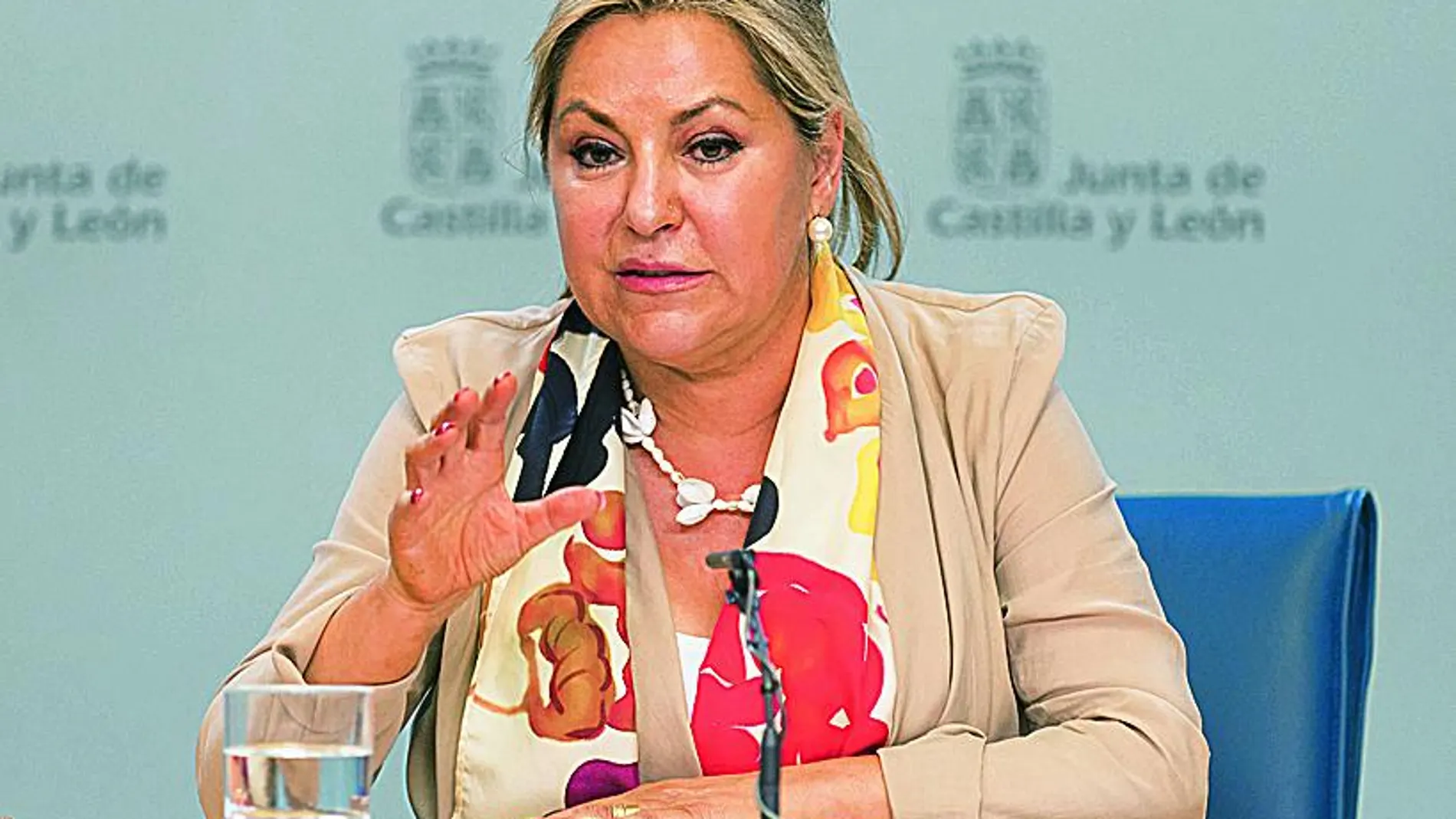 Rosa Valdeón informa de los contenidos del Consejo de Gobierno.