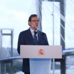 Rajoy, durante el acto de inauguración de la ampliación del puente de Rande, en Pontevedra.