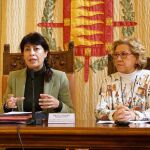 La concejala Ana Redondo, acompañada de Isabel Mateo, presenta las propuestas turísticas de la ciudad para 2018