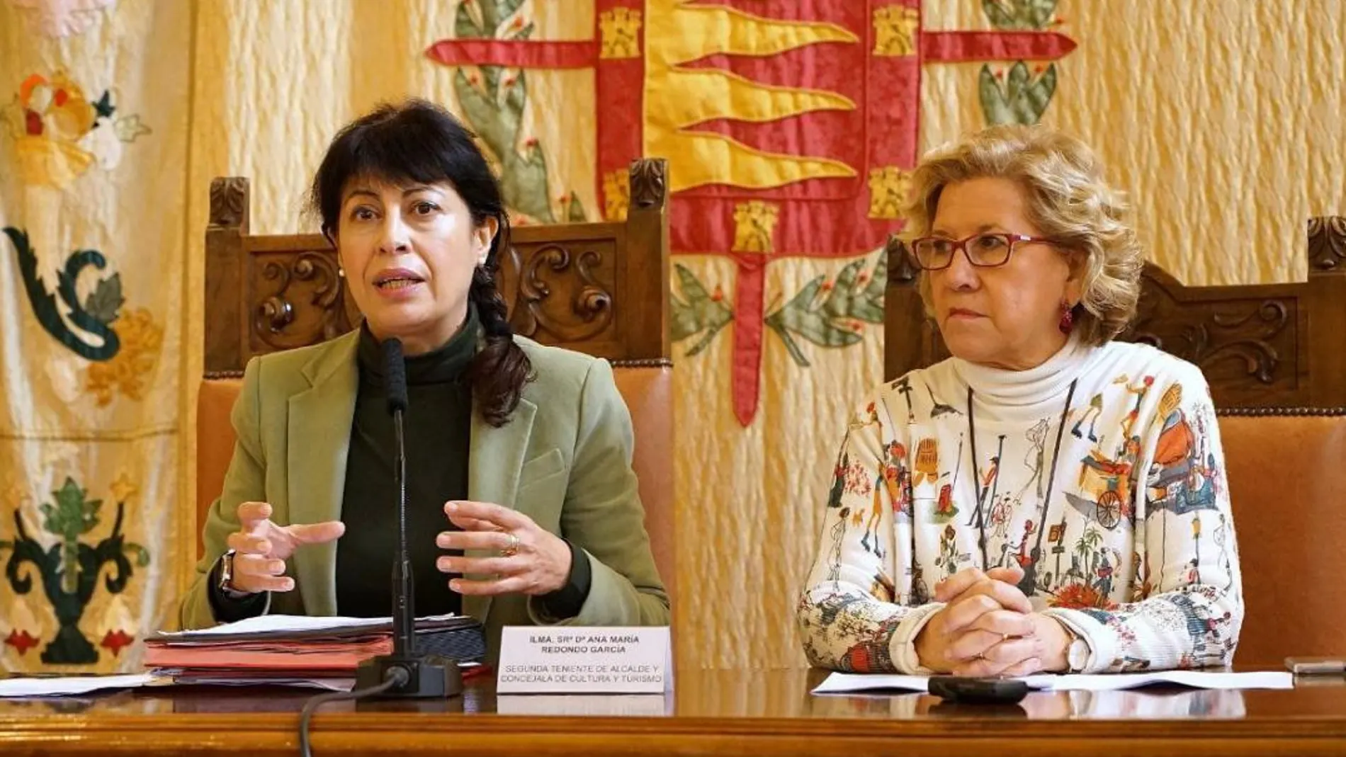 La concejala Ana Redondo, acompañada de Isabel Mateo, presenta las propuestas turísticas de la ciudad para 2018