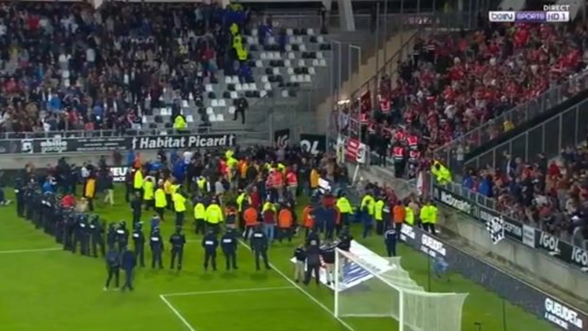 Avalancha en el partido entre Amiens y Lille