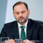 El ministro de Fomento, José Luis Ábalos, durante la rueda prensa tras la reunión del Consejo de Ministros