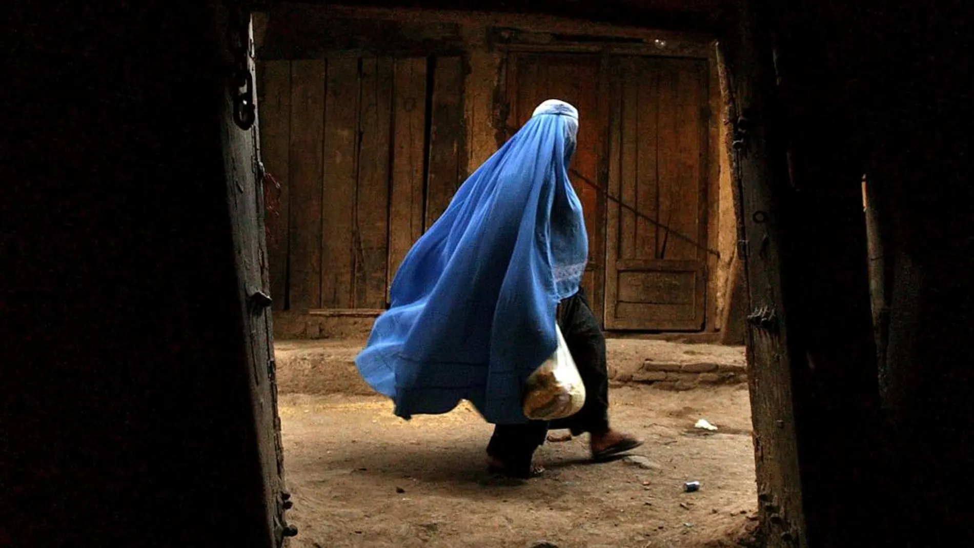Decapitan a una mujer por negarse a dar comida a los talibanes
