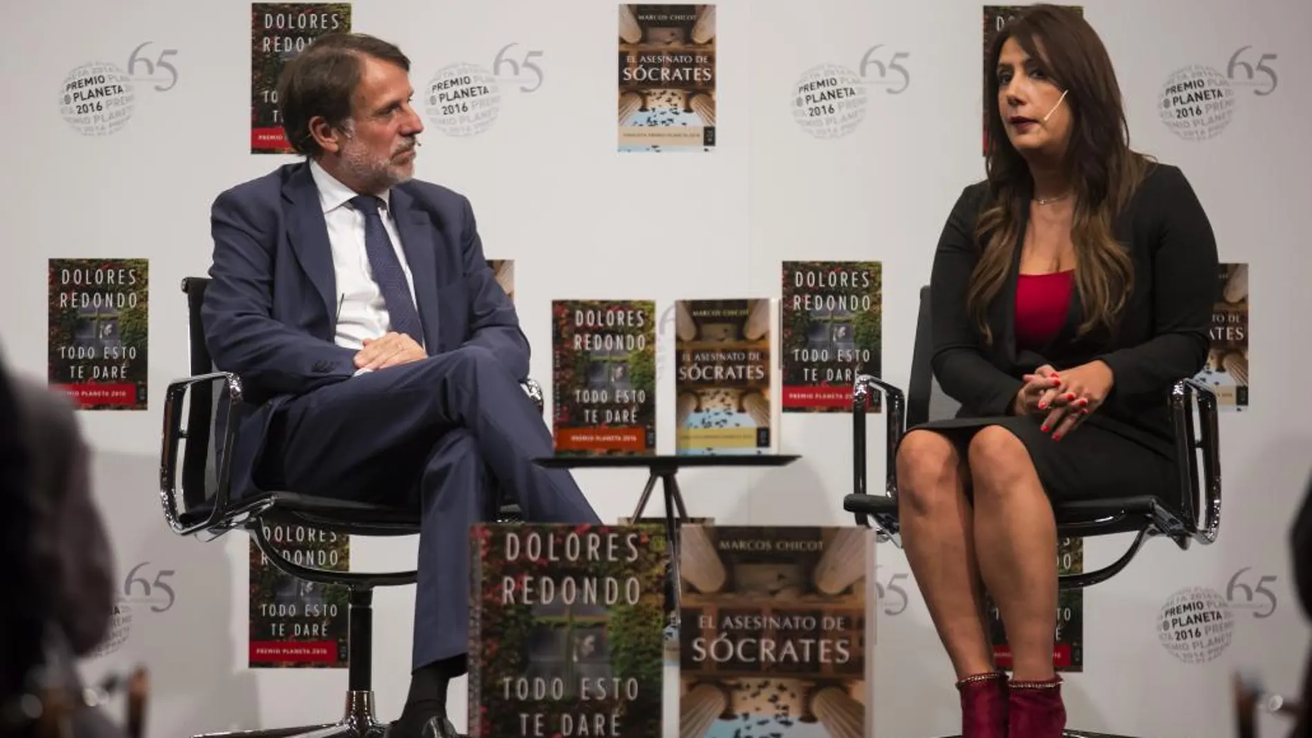 José Creuheras junto a Dolores Redondo, ganadora del Premio Planeta 2016