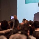 Carles Puigdemont aparece en un vídeo en el que ofrece un discurso a los jóvenes seguidores del partido Nueva Alianza Flamenca (N-VA) en Lovaina, Bélgica. Efe