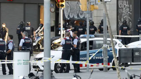 El coche se saltó un control policial en la Diagonal de Barcelona