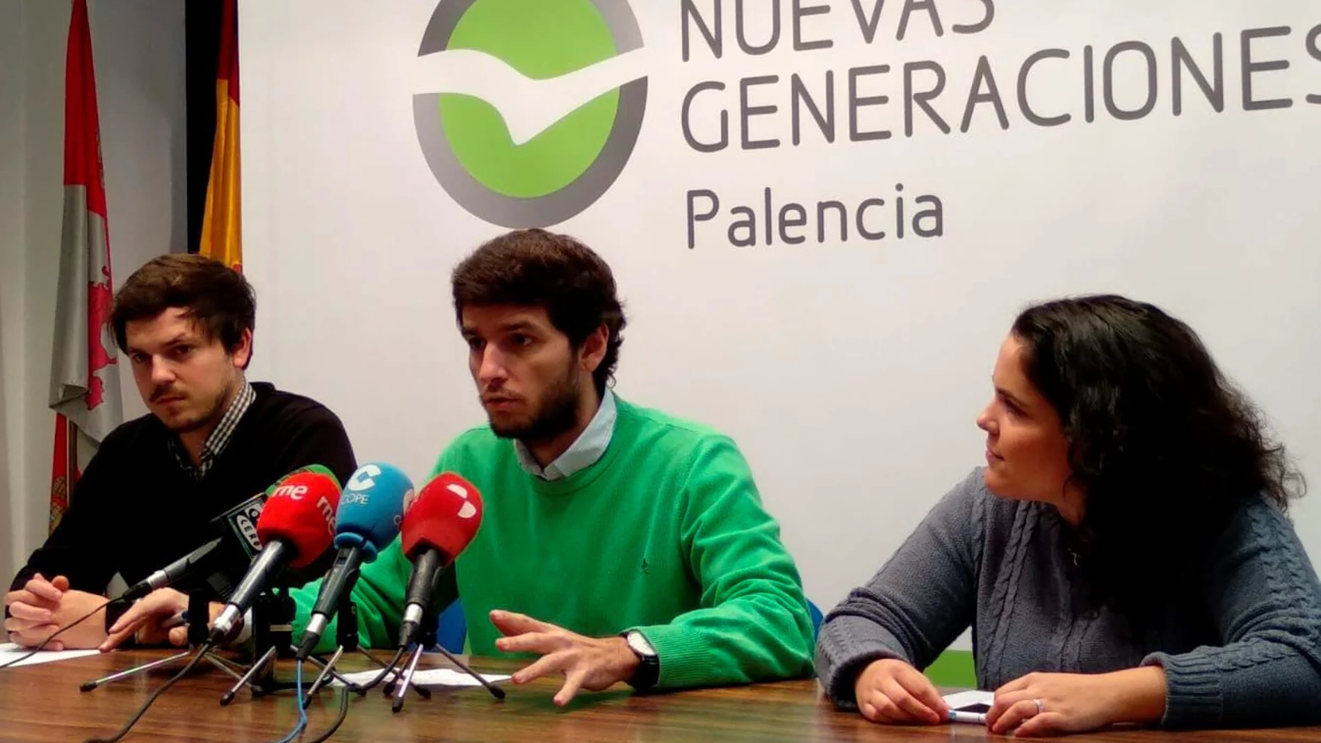 Rodrigo Mediavilla, presidente de NNGG de Palencia, presenta la campaña