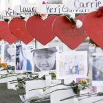 Cruces instaladas en homenaje de las víctimas de Las Vegas