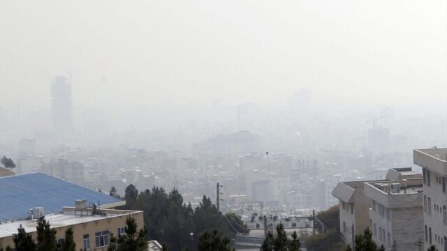 Una densa polución sobre el cielo de Teherán, el pasado domingo