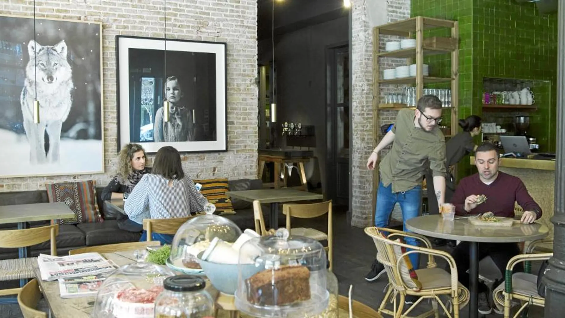 Ubicado en el corazón del barrio del Raval, el local apuesta por un estilo y una decoración de carácter industrial e informal. Foto: Shooting