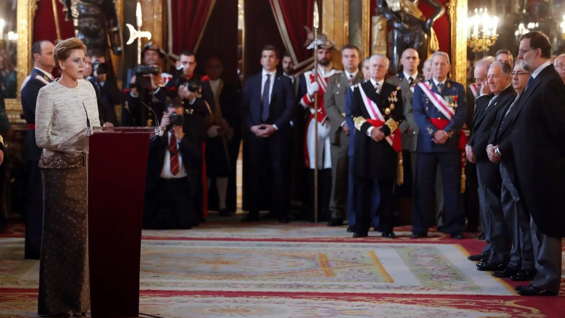 María Dolores de Cospedal durante su discurso en la celebración hoy de la Pascua Militar en el Palacio Real. EFE/Juanjo Martín ***POOL***