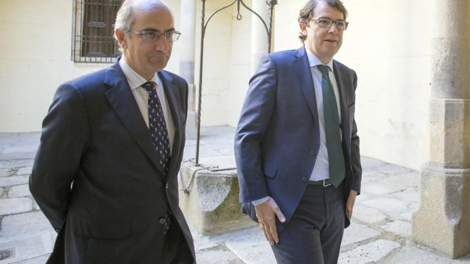 Alfonso Fernández Mañueco y Javier Iglesias visitan el palacio