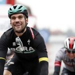 El corredor alemán Maximiliam Schachmann entra en meta victorioso