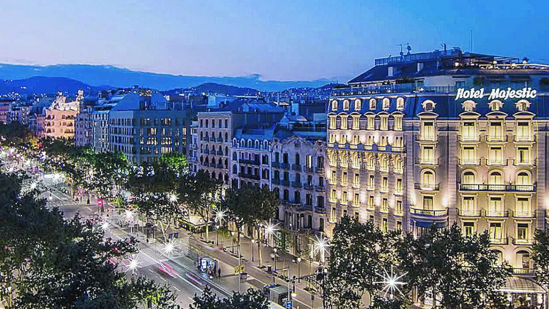 La iluminación navideña del paseo de Gràcia –simulada en la imagen– se pondrá en marcha el 24 de noviembre