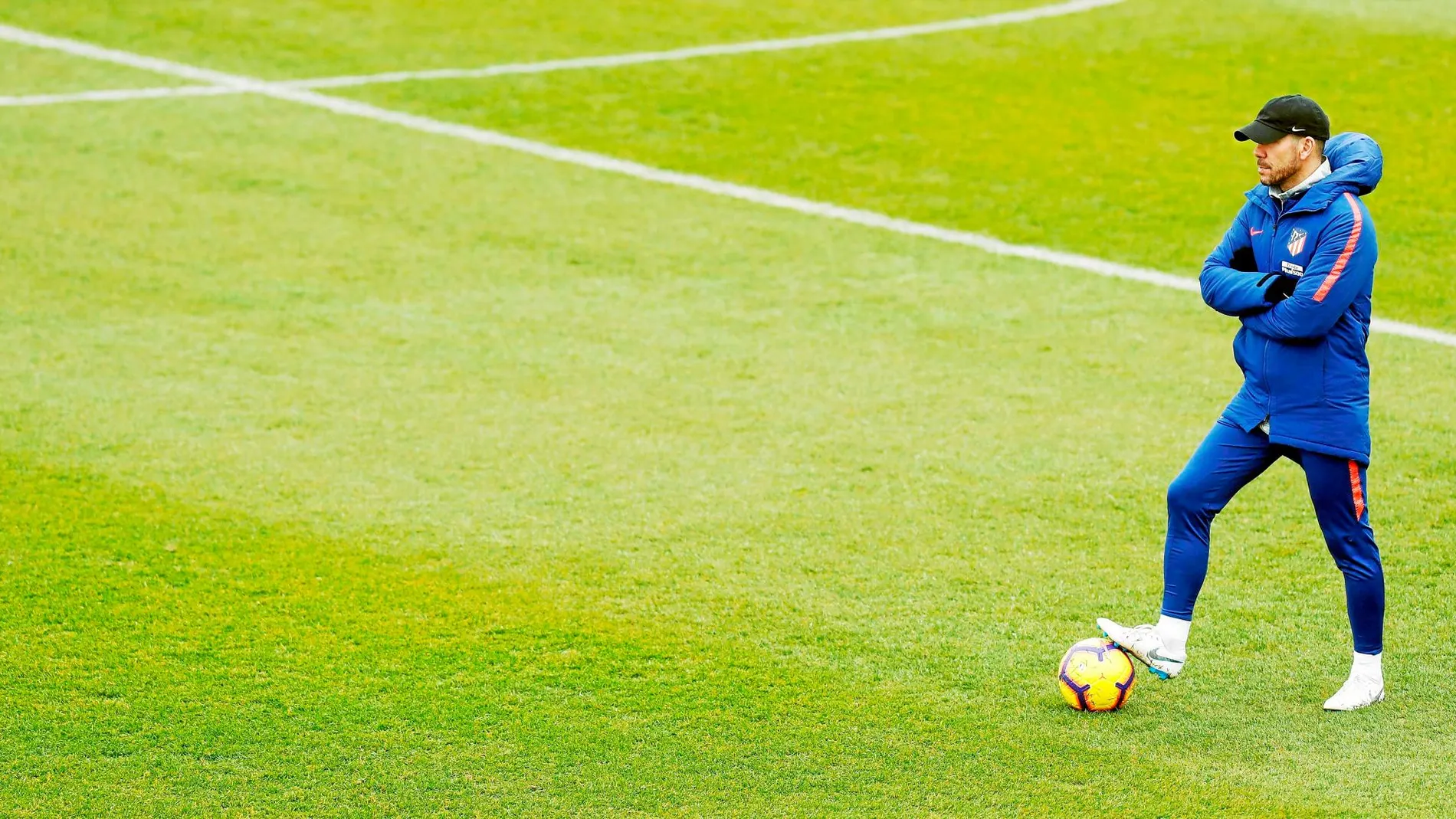 Simeone, ayer en la sesión de preparación del Atlético