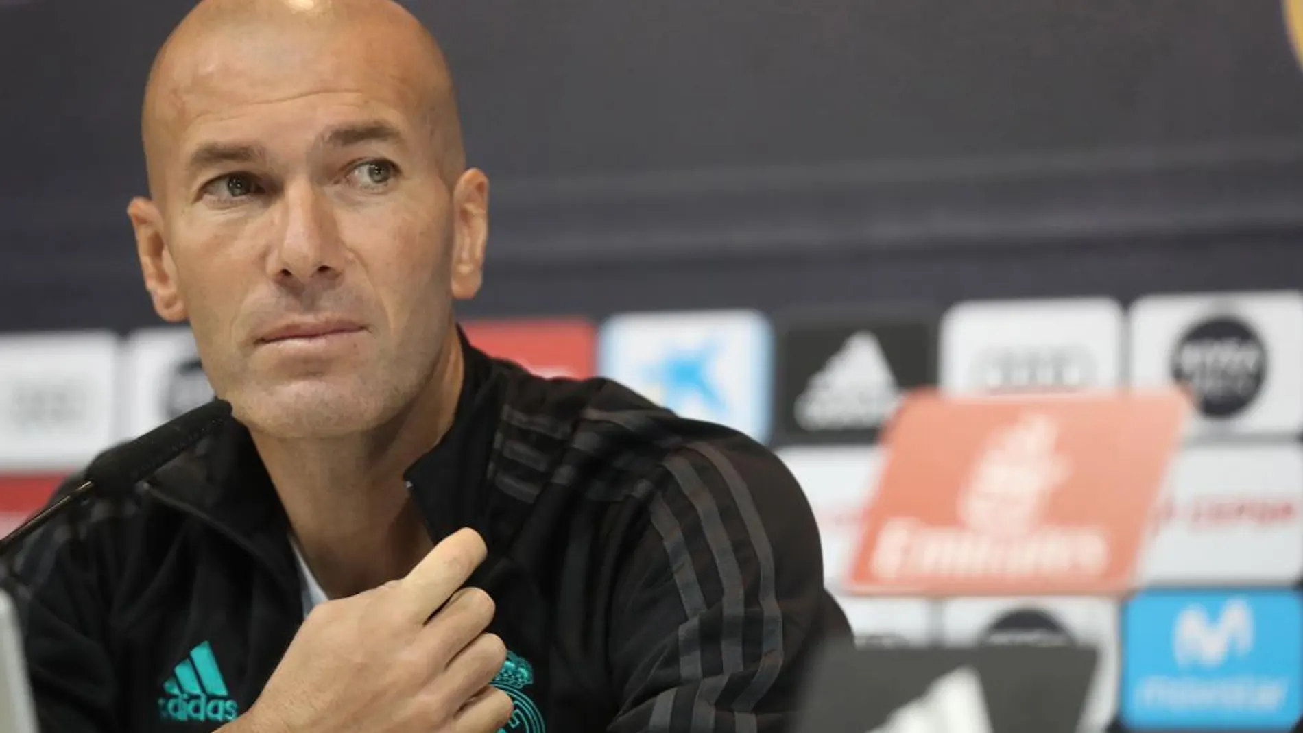 El técnico francés del Real Madrid, Zinedine Zidane, durante la rueda de prensa ofrecida posterior al entrenamiento realizado hoy en la Ciudad Deportiva de Valdebebas