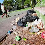 Varias reclamaciones, por la basura acumulada en las pistas deportivas y el mal estado de las instalaciones