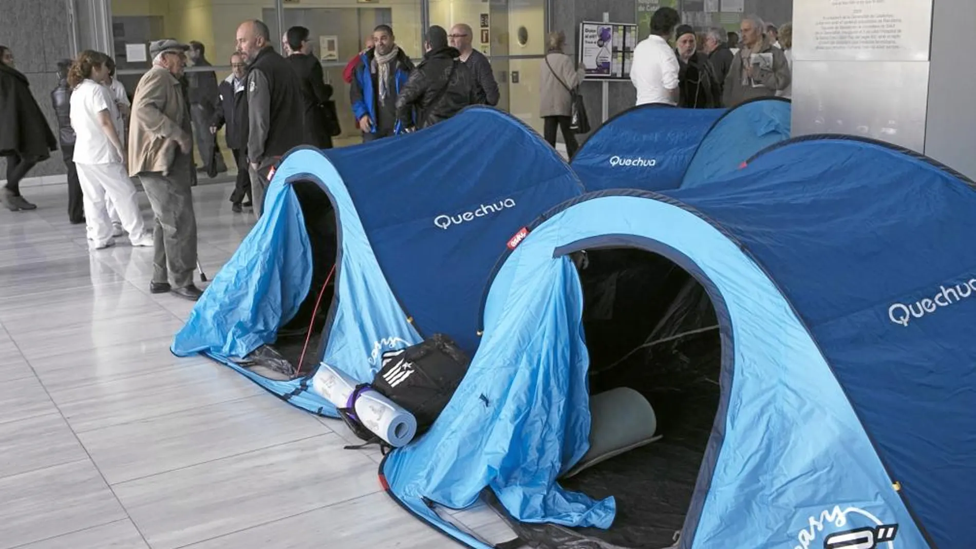 Los empleados del hospital de Sant Pau llevan acampados desde el 28 de noviembre