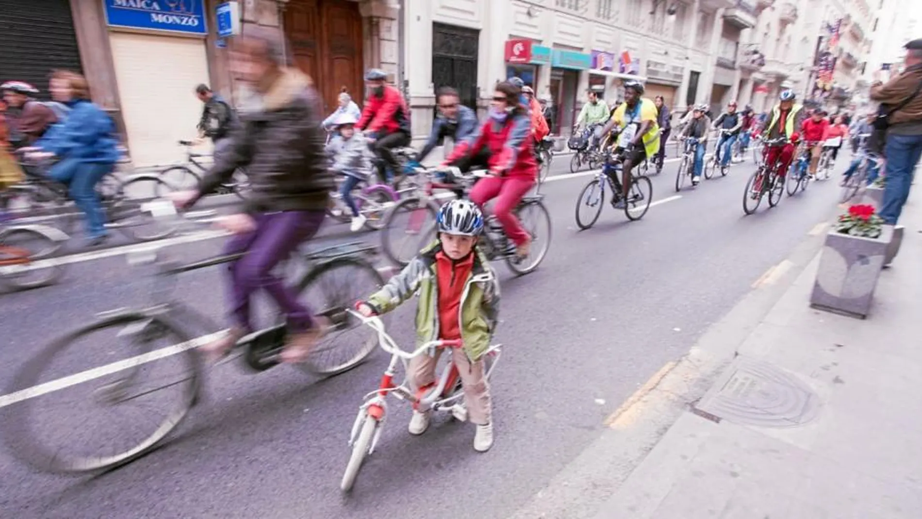 Valencia obligará al uso de casco en la bici si la nueva norma de la DGT lo dicta