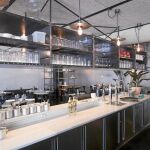 Los responsables de este restaurante barcelonés afirman que no quieren mostrar el mucho trabajo que hay tras cada plato sino que el cliente se quede con lo buena que está la comida.