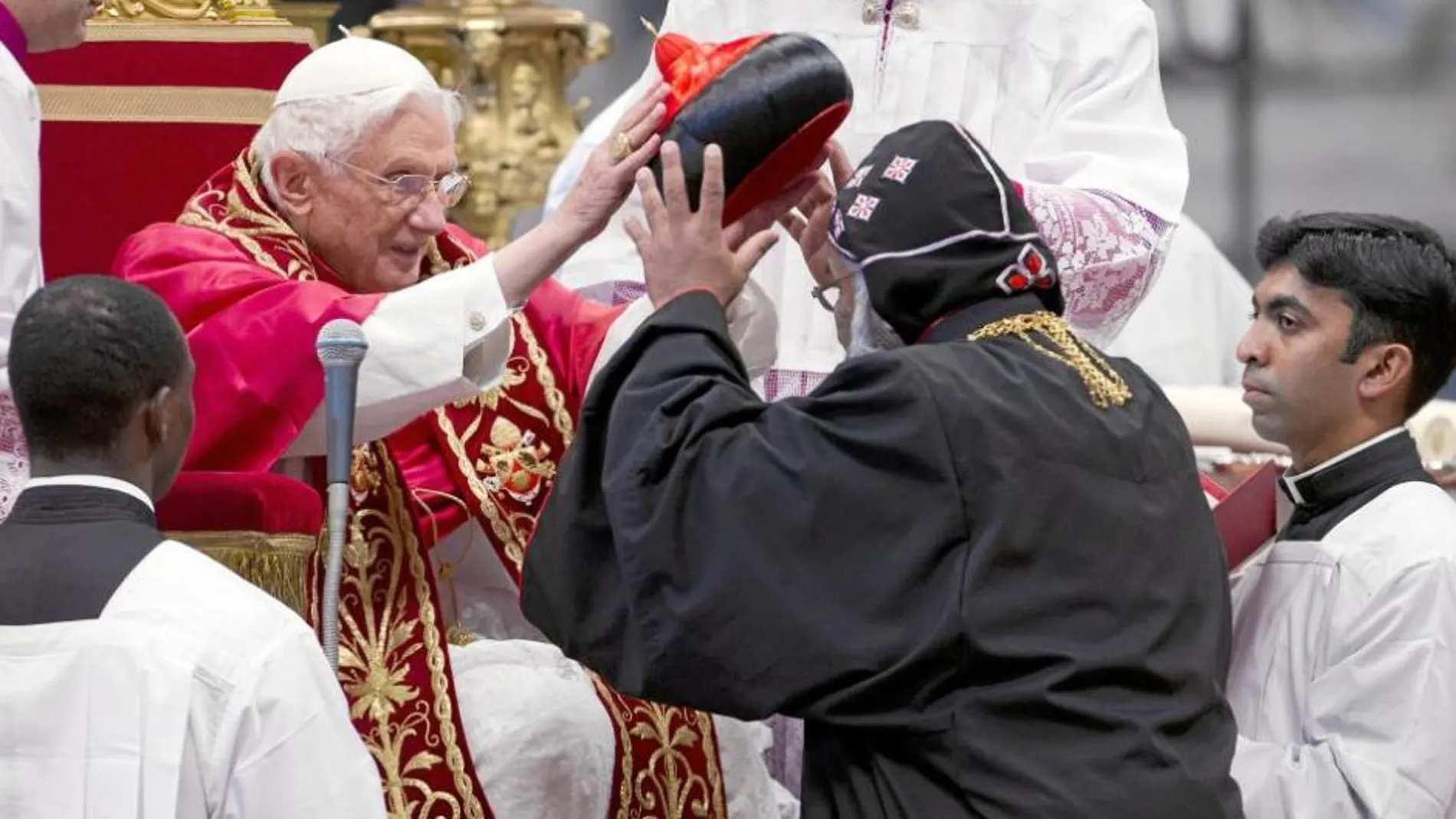 Benedicto XVI presidió el segundo consistorio del año
