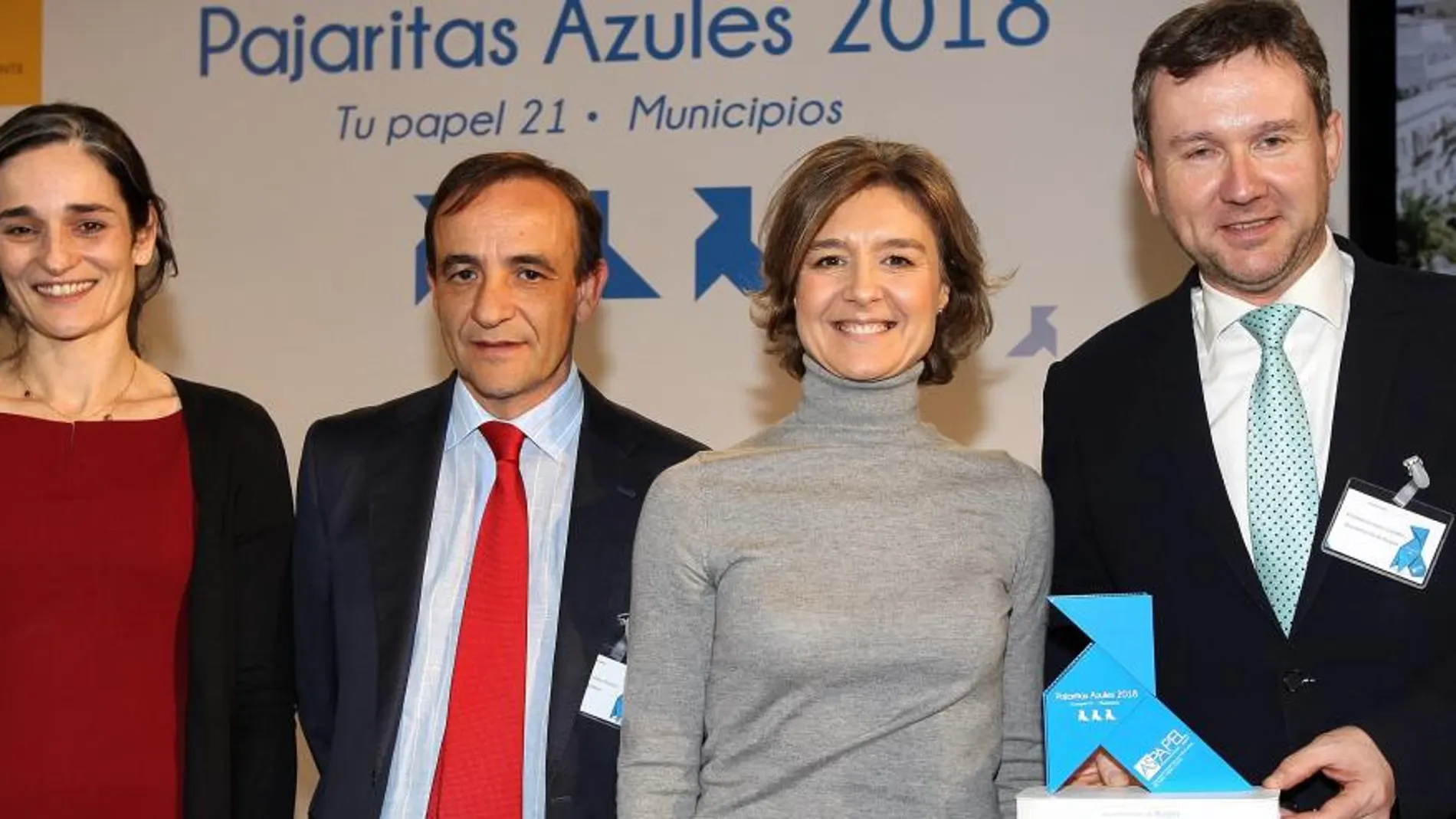 Javier Lacalle junto a la ministra Isabel García Tejerina, María García y Enrique Isidro