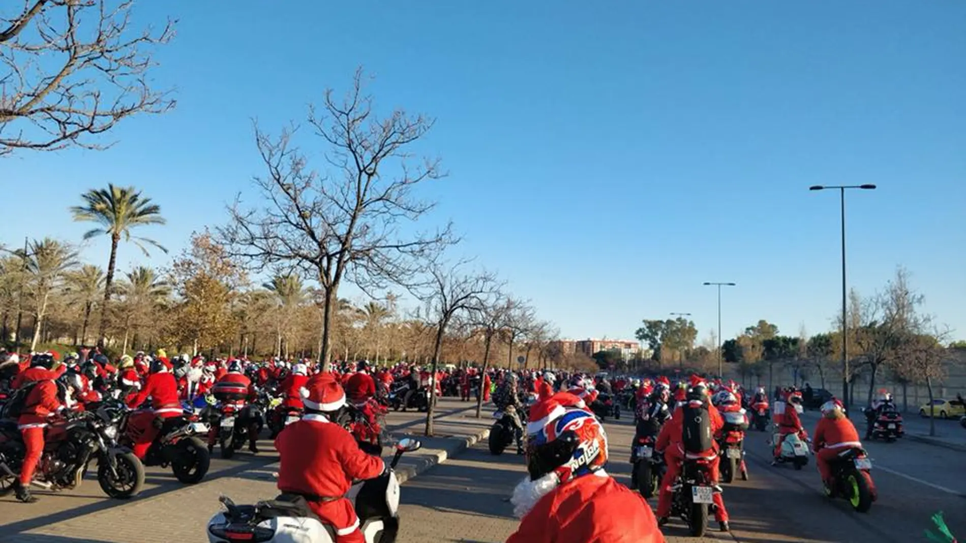 Los pitidos de los coches al paso de la caravana evidenció el apoyo de los ciudadanos