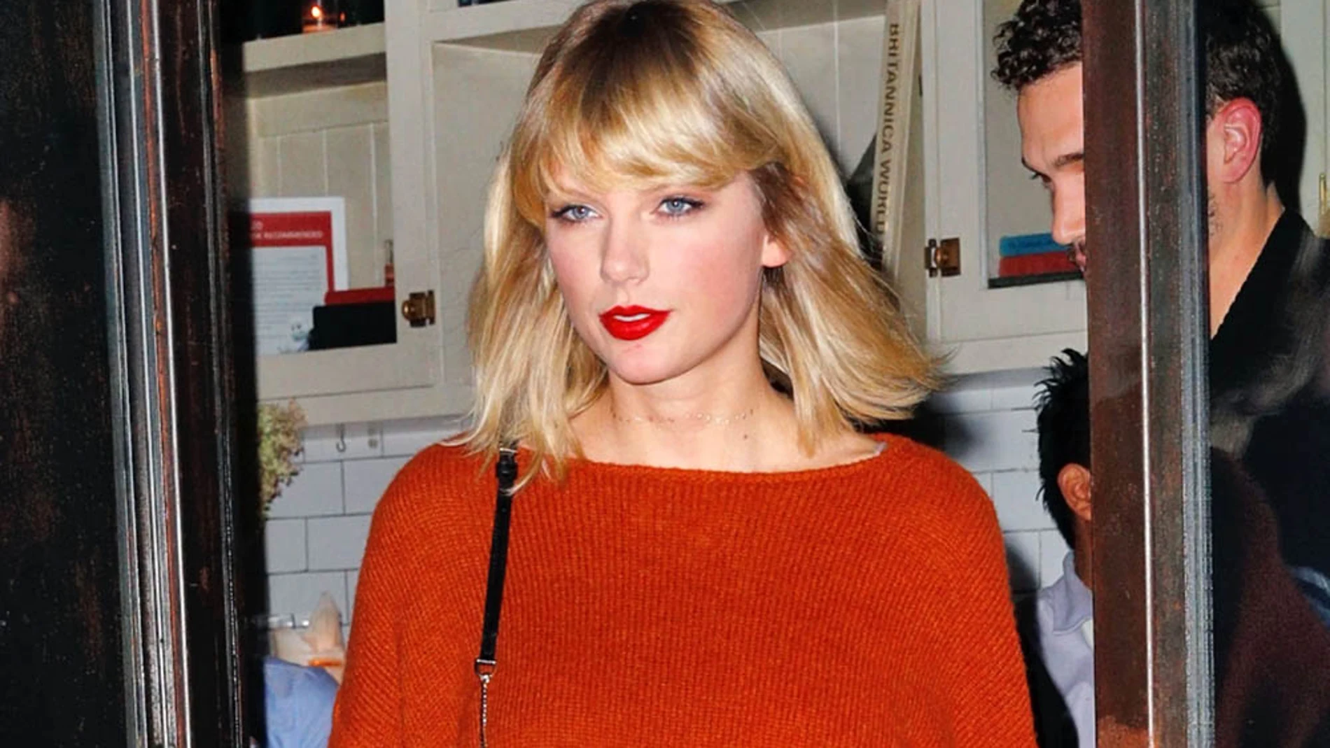 Taylor Swift sorprende a su fan más anciano con un concierto privado como regalo navideño