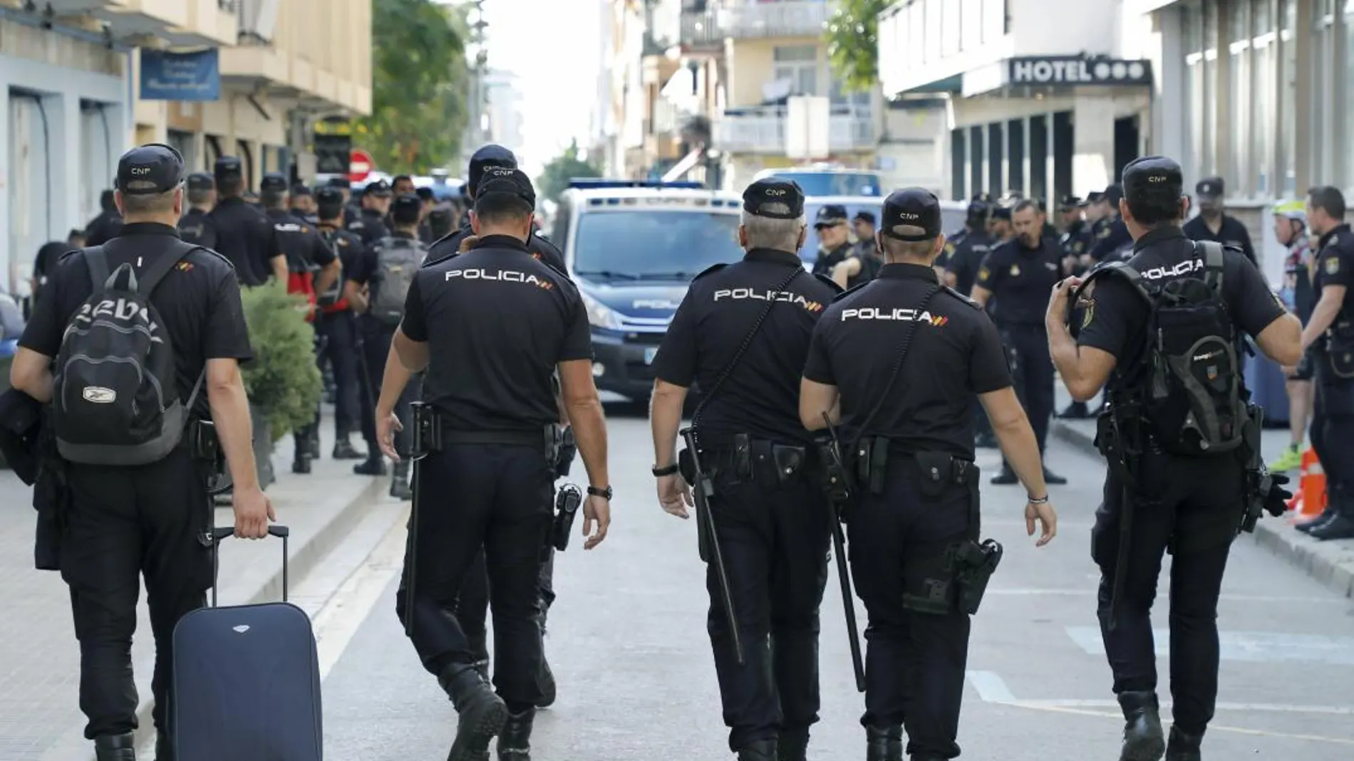 Alrededor de 400 policías nacionales alojados en dos hoteles de Pineda de Mar (Barcelona) fueron objeto de escraches / Archivo
