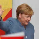 Merkel saludo a sus seguidores tras conocer los resultados de las elecciones