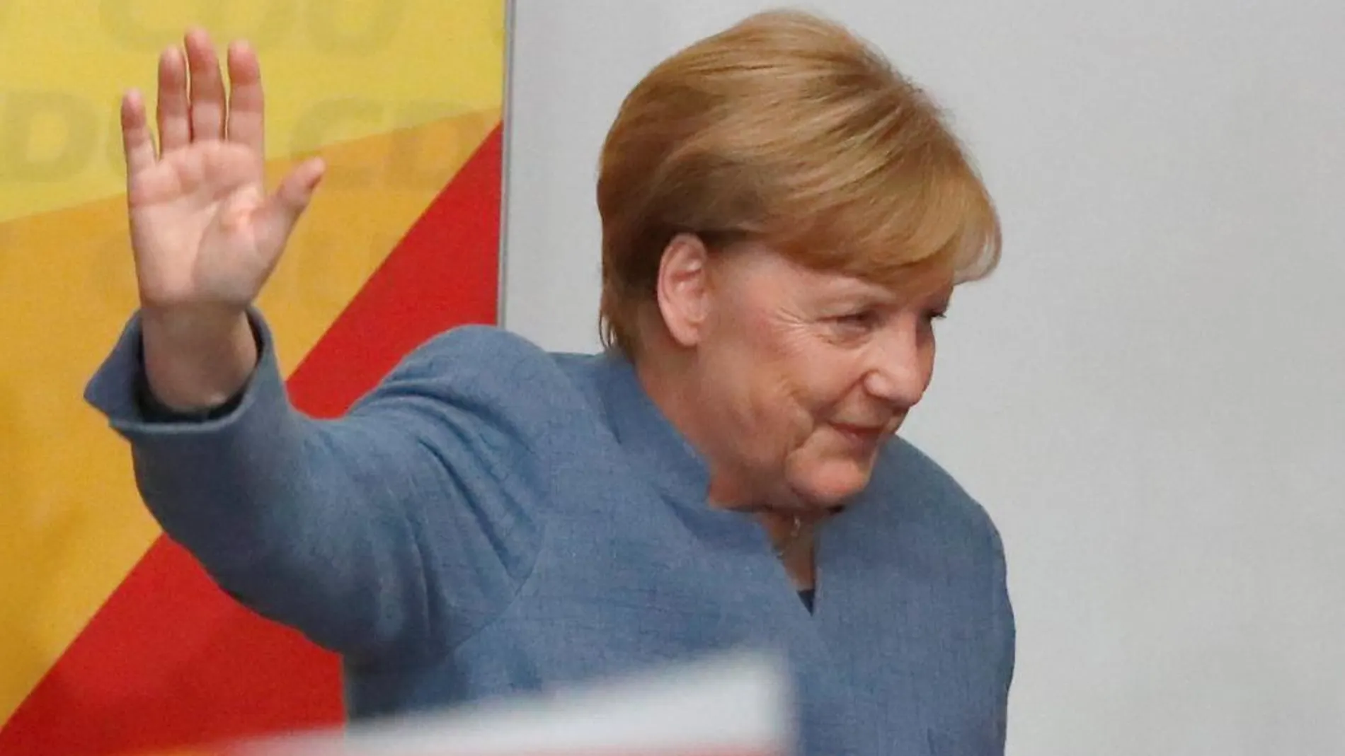 Merkel saludo a sus seguidores tras conocer los resultados de las elecciones