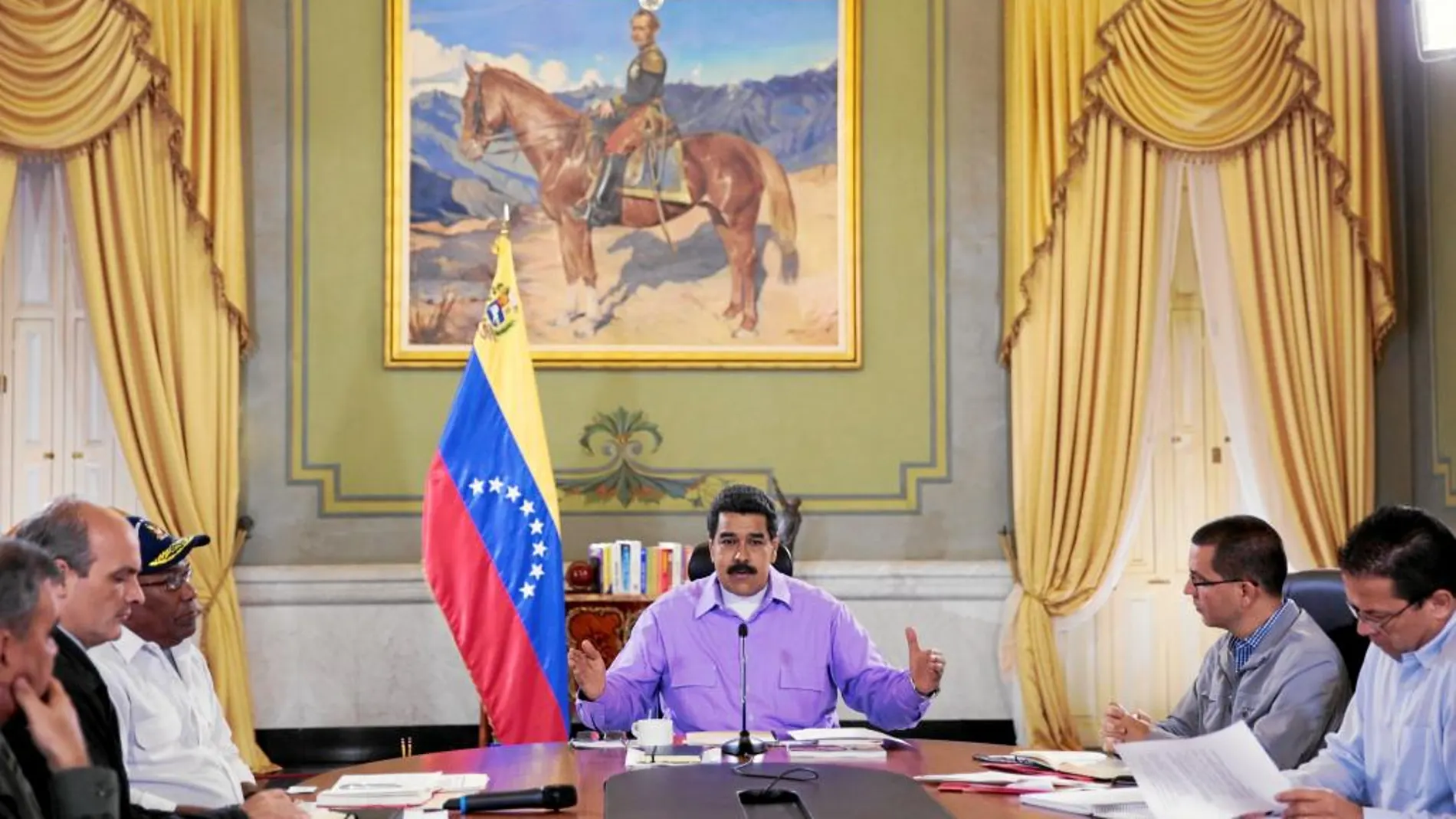 El presidente de Venezuela, Nicolás Maduro, ayer, durante una reunión de Gabinete en el Palacio de Miraflores