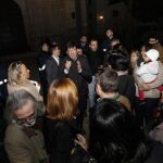El líder andaluz de Ciudadanos, Juan Marín, habló con las familias afectadas después de que acabó el Pleno de Presupuestos