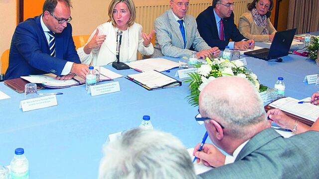 La consejera Alicia García preside la constitución de la Sección de Atención a las Personas Mayores.
